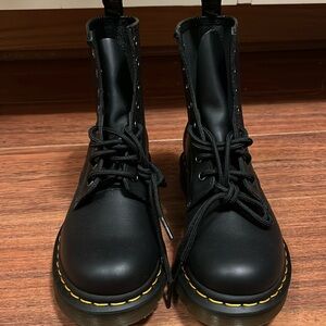 Black Dr. Martens boots size 7